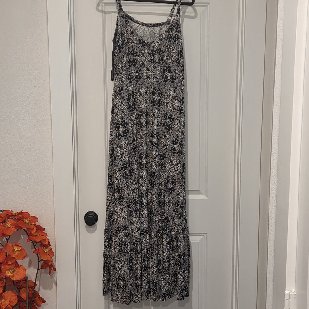 Torrid Black and White Floral Maxi Dress 18/20 NWT